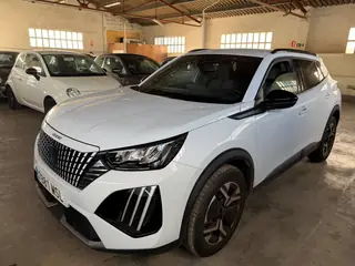 Peugeot 2008 automático blanco, vista delantera derecha